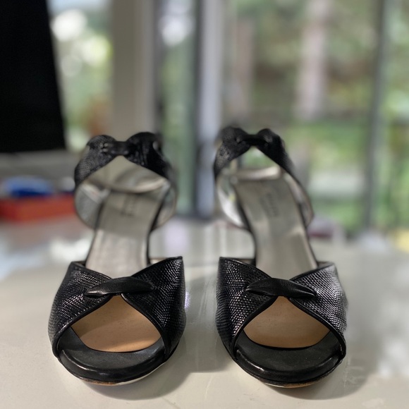 Ron White signature shoes. Worn. 3.5 heels. Strap closure. - Picture 5 of 6